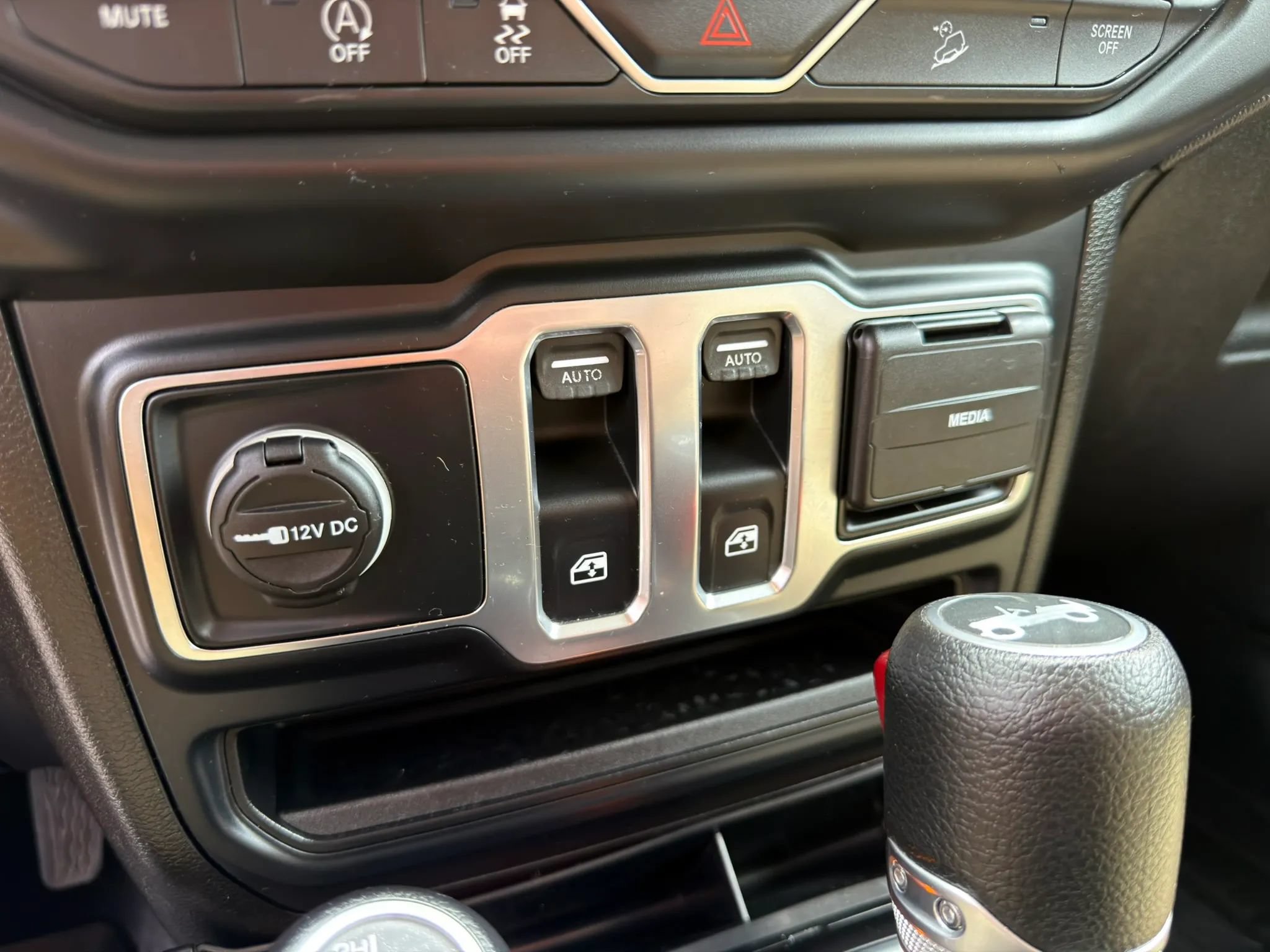 Used 2019 Jeep Wrangler Sport AWD/4WD image 24