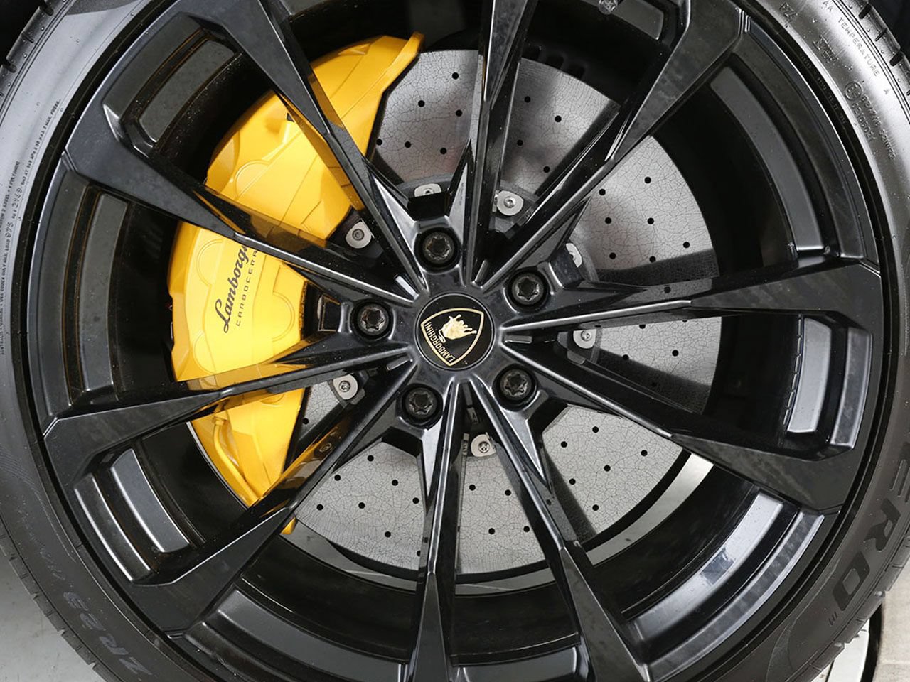 Used 2022 Lamborghini Urus AWD/4WD image 19