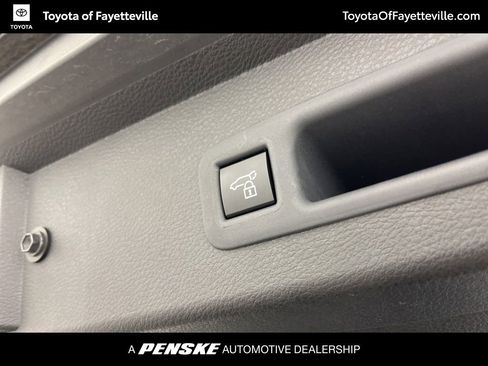 Certified 2025 Toyota Sienna XLE FWD image 13