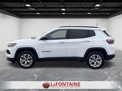 Used 2025 Jeep Compass Latitude image 2