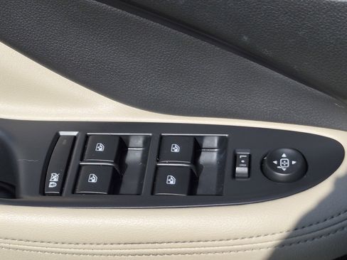 Used 2020 Buick Envision Premium w/ Driver Confidence Package image 15