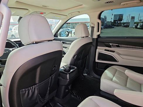 Used 2024 Kia Telluride EX w/ EX Captain's Chair Package image 9