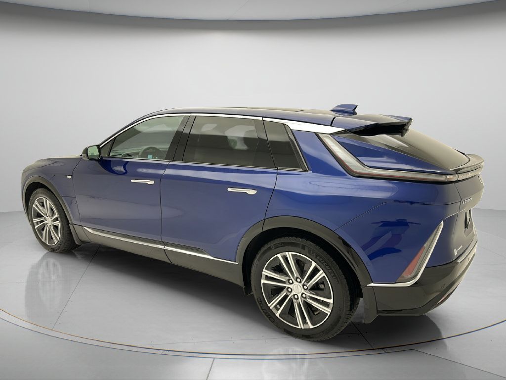 Used 2024 Cadillac Lyriq Luxury w/ LPO, Floor Liner Package AWD/4WD image 4