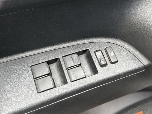 Used 2013 Toyota Highlander Limited image 19