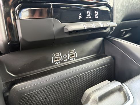 Used 2026 RAM 1500 Laramie AWD/4WD image 35