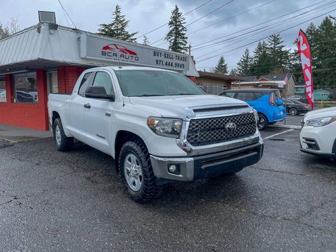 Used 2019 Toyota Tundra SR5 AWD/4WD image 4