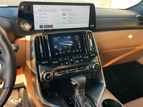 Certified 2025 Lexus LX 600 4WD w/ Accessory Package (Z1) image 25