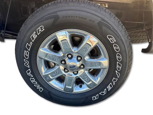Used 2013 Ford F150 XLT w/ Luxury Equipment Group AWD/4WD image 19