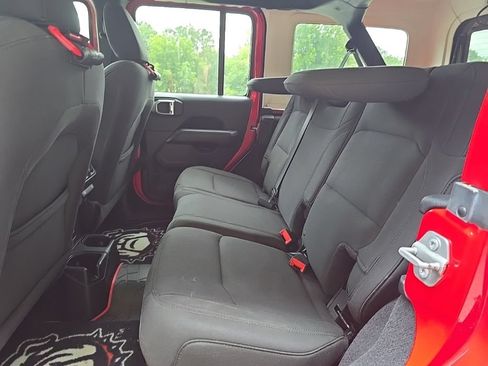 Used 2018 Jeep Wrangler Unlimited Sahara AWD/4WD image 7