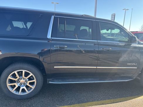 Used 2019 GMC Yukon XL Denali image 9