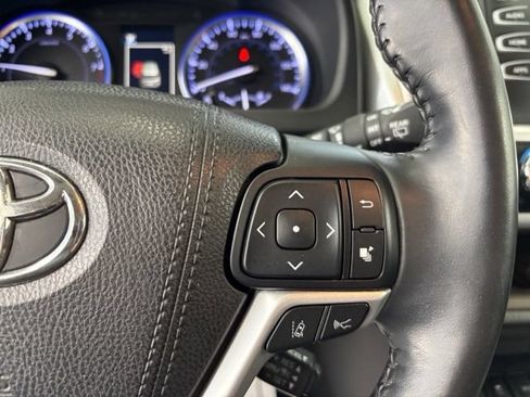 Used 2018 Toyota Highlander XLE AWD/4WD image 15