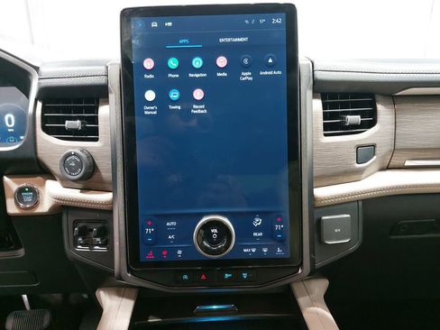 Used 2023 Ford Expedition Limited image 22