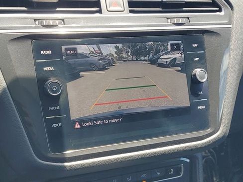 Used 2018 Volkswagen Tiguan SEL Premium FWD image 27