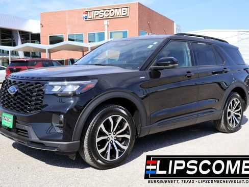 Used 2025 Ford Explorer ST-Line image 1