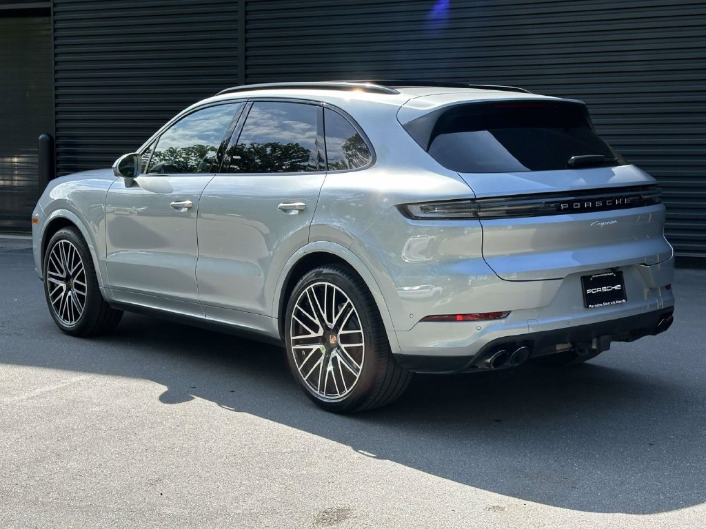 Certified 2026 Porsche Cayenne AWD/4WD image 3