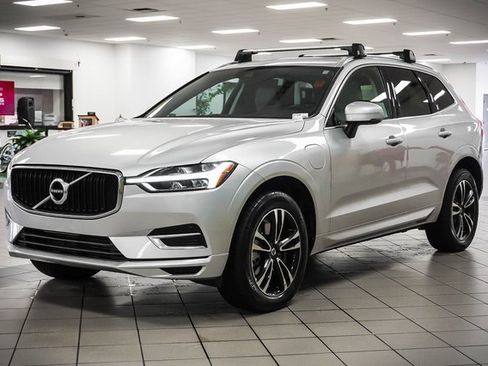 Used 2019 Volvo XC60 T8 Momentum image 3