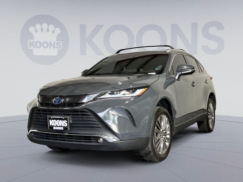 Used 2024 Toyota Venza XLE AWD/4WD image 1
