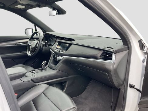 Used 2025 Cadillac XT6 Luxury FWD image 31
