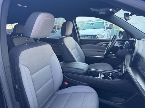 Used 2025 Chevrolet Traverse LT image 19