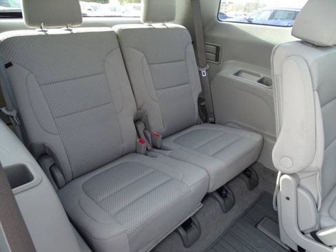 Used 2023 GMC Acadia AWD SLE image 45