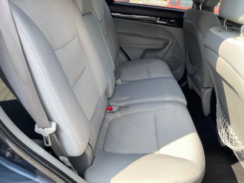Used 2011 Kia Sorento LX image 15