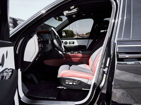 Used 2026 Rolls-Royce Cullinan image 35