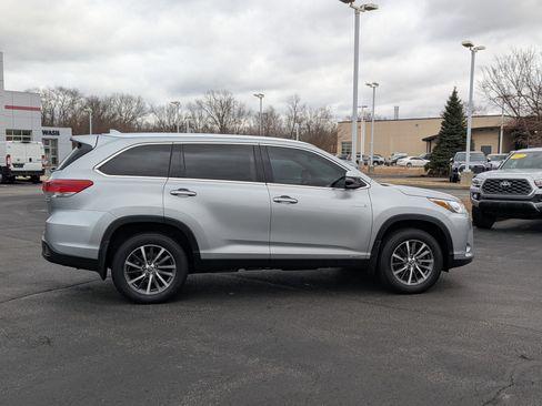 Used 2019 Toyota Highlander XLE image 9