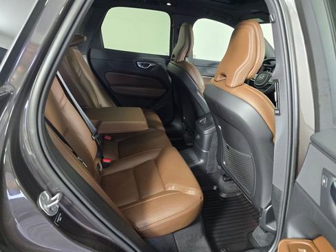 Used 2023 Volvo XC60 T8 Ultimate w/ Climate Package image 13