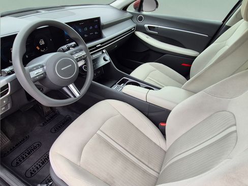 Certified 2025 Hyundai Sonata SEL FWD image 17