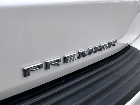 Used 2024 Chevrolet Suburban Premier image 24