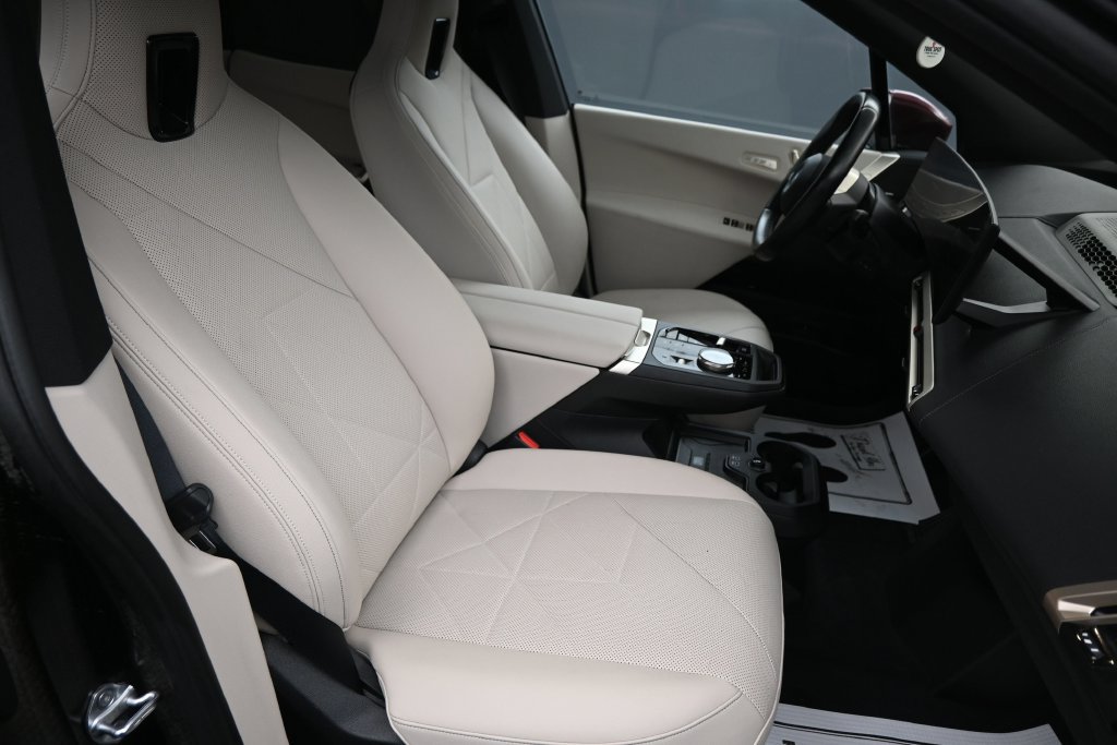 Used 2022 BMW iX xDrive50 w/ Premium Package AWD/4WD image 32