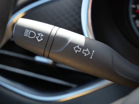 Used 2017 Chevrolet Malibu LT image 33