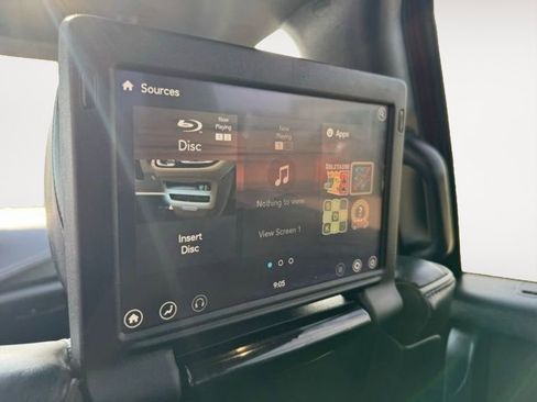 Used 2020 Chrysler Pacifica Limited w/ Advanced Safetytec Group FWD image 10