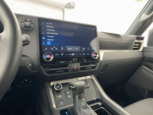 Used 2024 Lexus GX 550 w/ Accessory Package (Z1) image 23