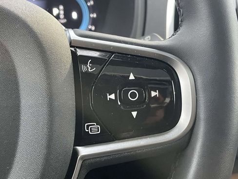 Used 2025 Volvo XC90 B5 Plus image 11