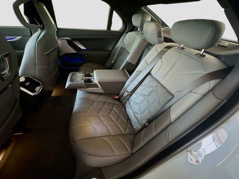 New 2026 BMW 750e xDrive image 21