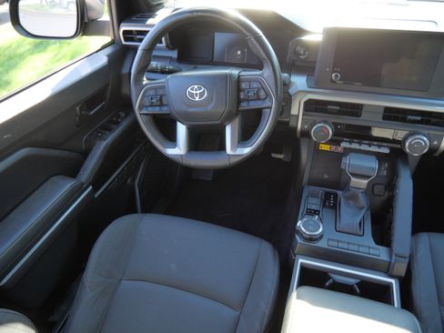 Certified 2024 Toyota Tacoma SR5 AWD/4WD image 10