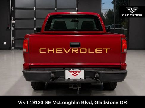 Used 2002 Chevrolet S10 Pickup 2WD Regular Cab image 4