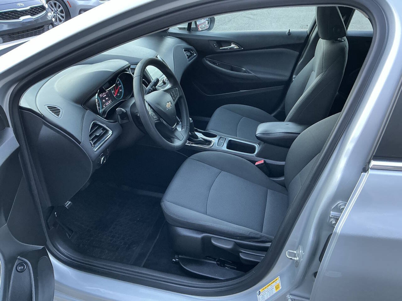 Used 2018 Chevrolet Cruze LT FWD image 15
