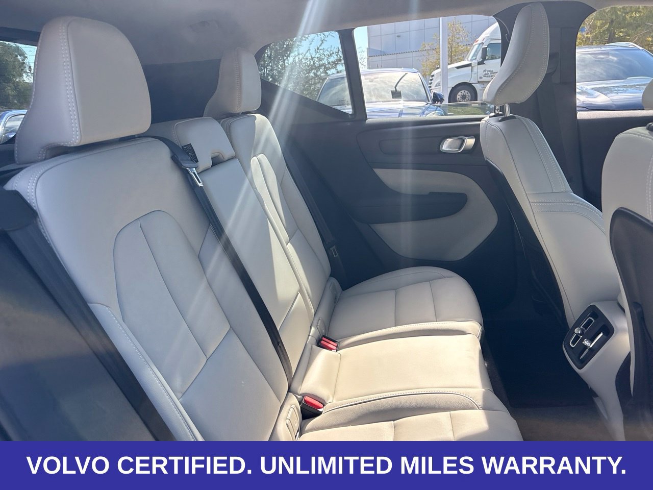 Certified 2025 Volvo XC40 B5 Plus AWD/4WD image 14