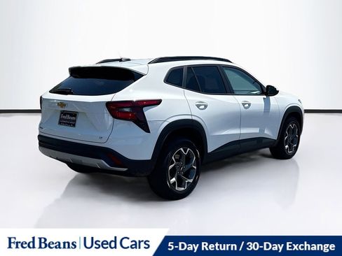 Used 2025 Chevrolet Trax LT FWD image 10