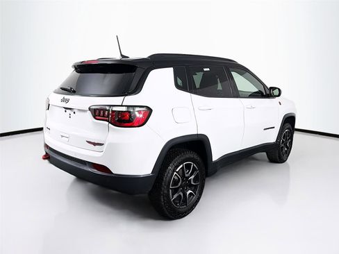 Used 2025 Jeep Compass Trailhawk AWD/4WD image 7