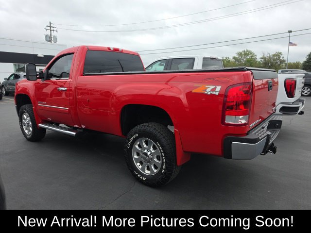 Used 2011 GMC Sierra 2500 SLE w/ SLE Preferred Package AWD/4WD image 2