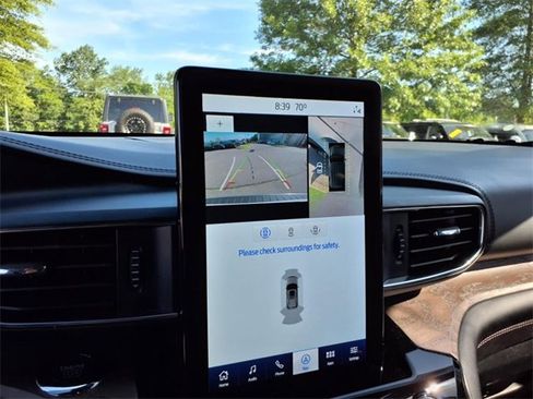 Used 2022 Ford Explorer Platinum w/ Technology Package image 16