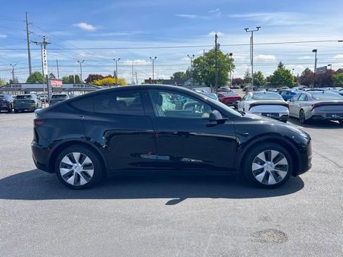Used 2023 Tesla Model Y Long Range AWD/4WD image 4