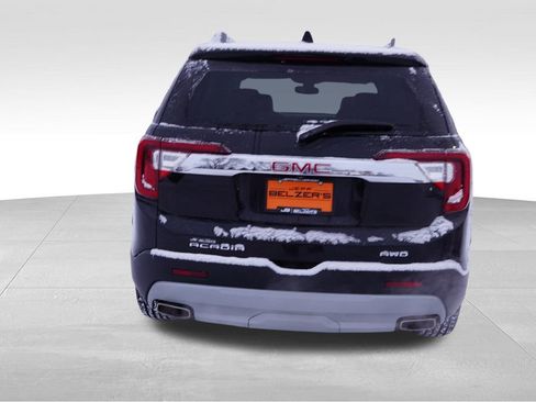 Certified 2023 GMC Acadia SLT w/ Preferred Package image 7