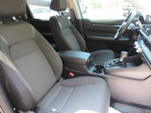 Used 2025 Honda CR-V EX image 29