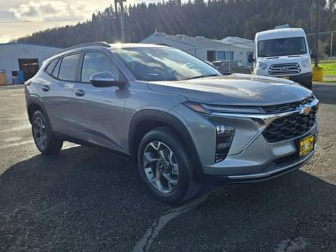 New 2026 Chevrolet Trax LT w/ LT Convenience Package image 3