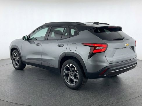 Used 2025 Chevrolet Trax LT image 6
