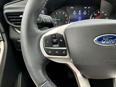 Used 2022 Ford Explorer XLT AWD/4WD image 11